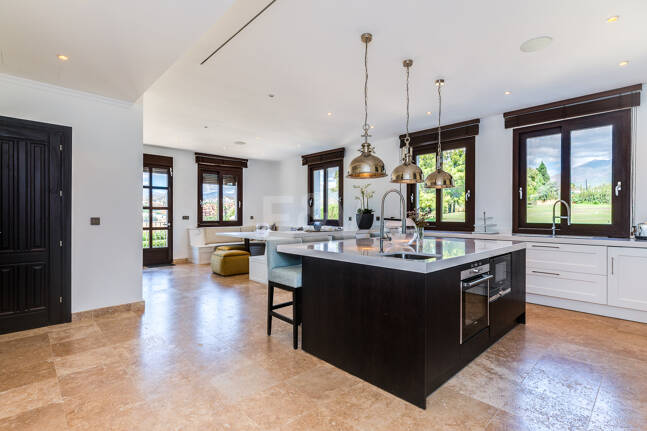 Elegantes Anwesen in Guadalmina auf einem Grundstück von über 24.000 m²