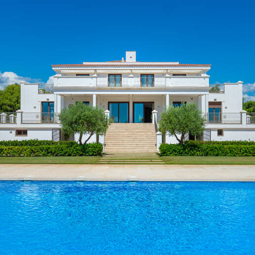 Elegant Mansion in Guadalmina on a Plot of Over 24,000 m²