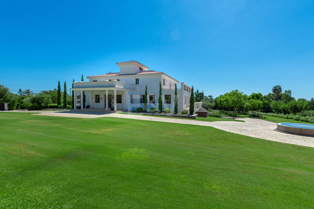 Elegantes Anwesen in Guadalmina auf einem Grundstück von über 24.000 m²