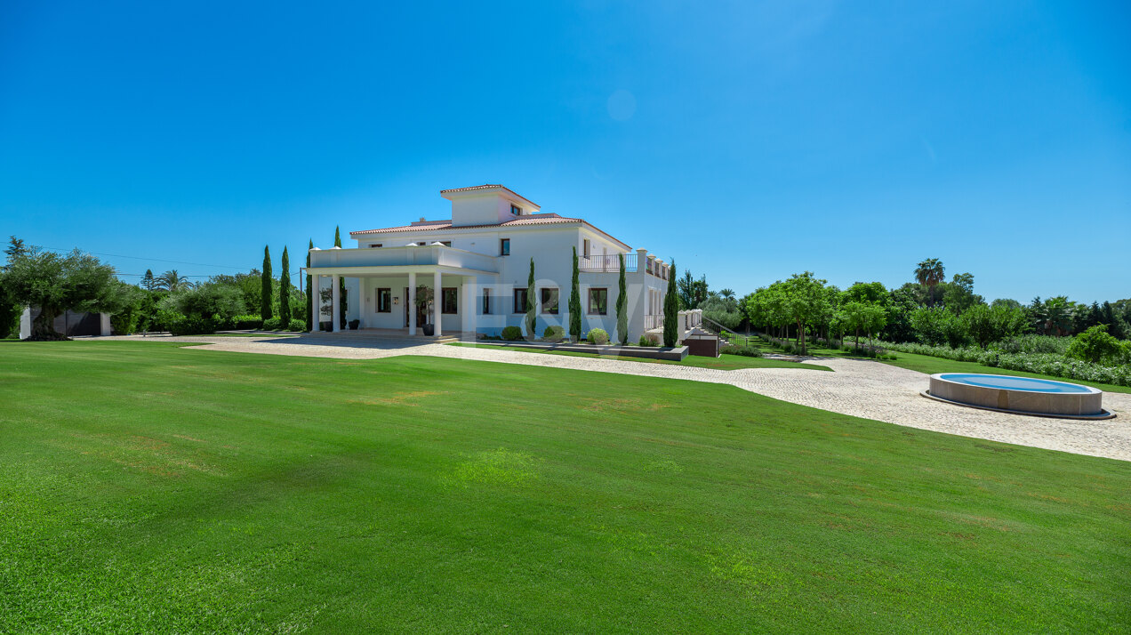 Elégant Mansion à Guadalmina sur un terrain de plus de 24 000 m2