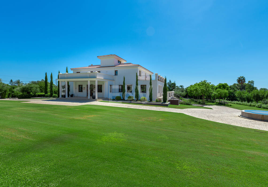 Elégant Mansion à Guadalmina sur un terrain de plus de 24 000 m2