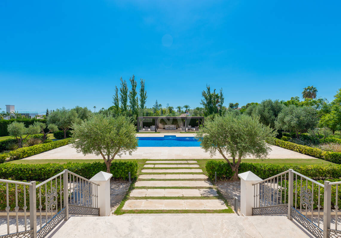 Elégant Mansion à Guadalmina sur un terrain de plus de 24 000 m2