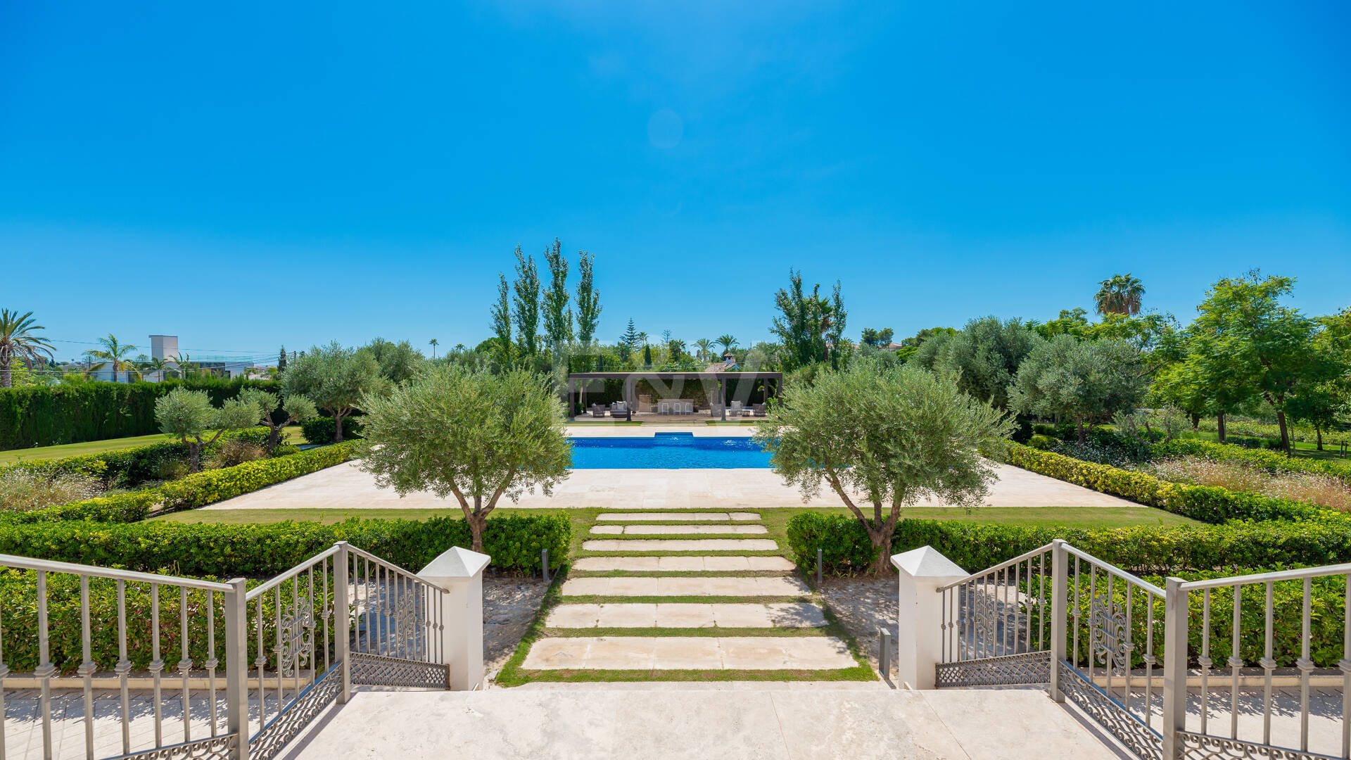 Elegantes Anwesen in Guadalmina auf einem Grundstück von über 24.000 m²