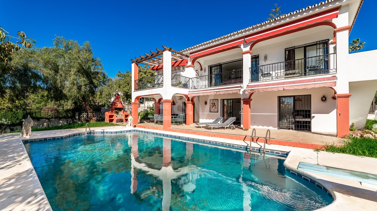 Villa with Renovation Potential in Marbella’s Golden Mile