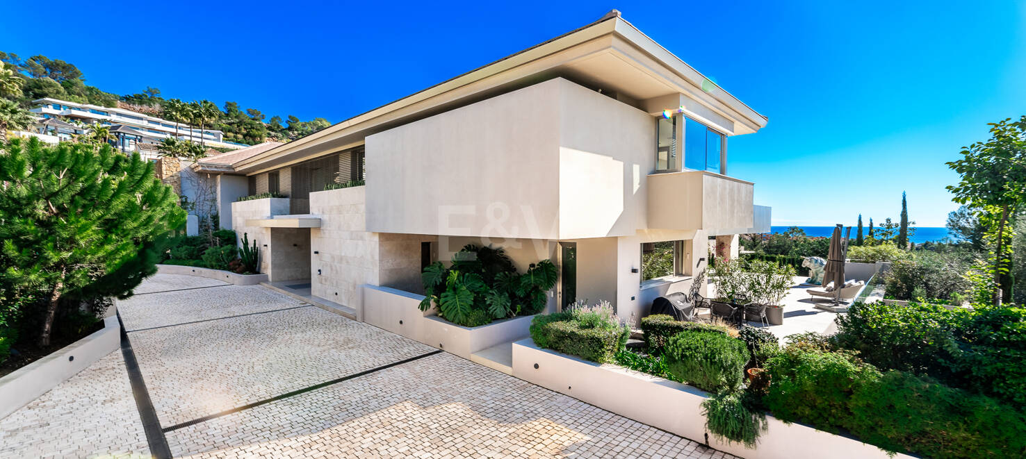 State-Of-The-Art Villa i Cascada de Camoján med panoramautsikt över havet