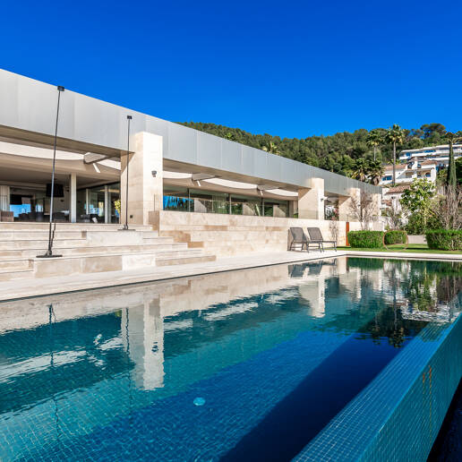 State-Of-The-Art Villa i Cascada de Camoján med panoramautsikt över havet