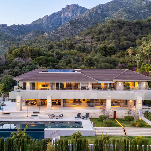 State-Of-The-Art Villa i Cascada de Camoján med panoramautsikt över havet