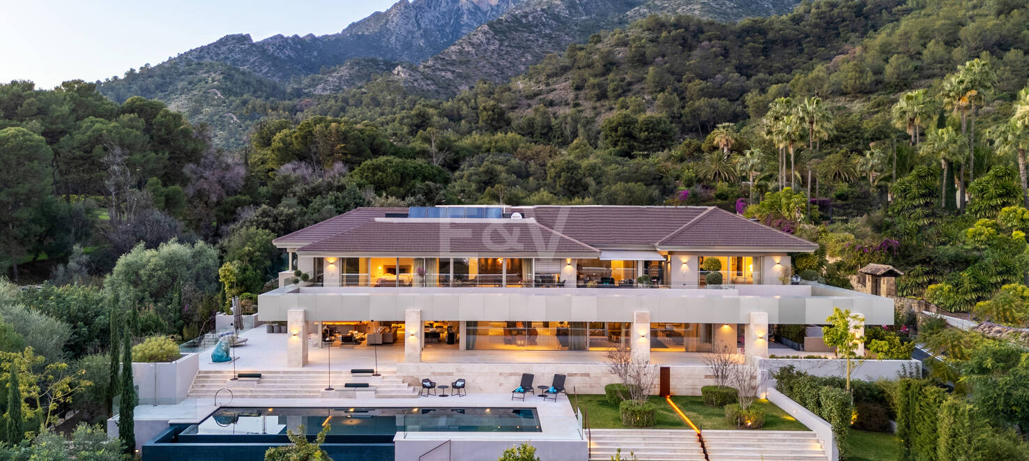 State-Of-The-Art Villa i Cascada de Camoján med panoramautsikt över havet