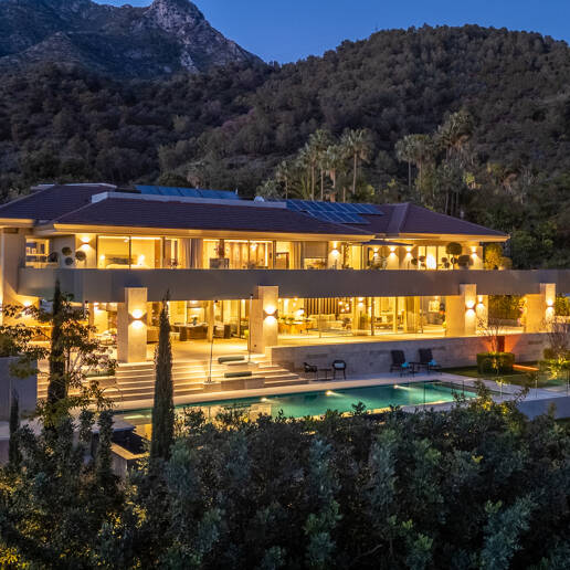 State-Of-The-Art Villa i Cascada de Camoján med panoramautsikt över havet