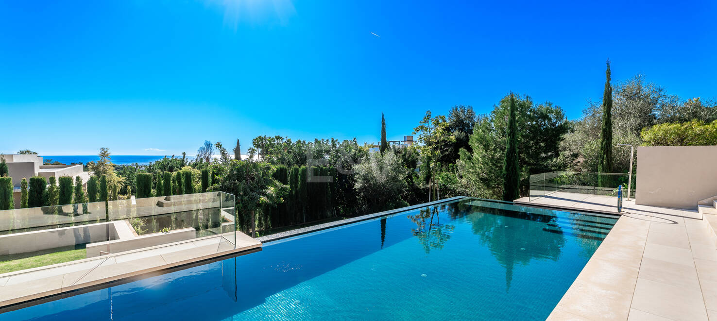 State-Of-The-Art Villa i Cascada de Camoján med panoramautsikt över havet