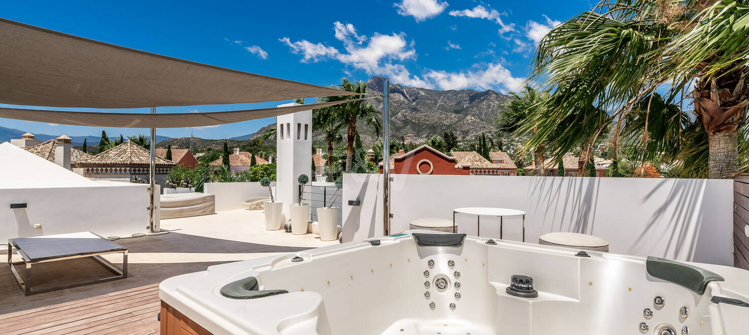 Top Villa moderna de lujo en Altos de Puente Romano