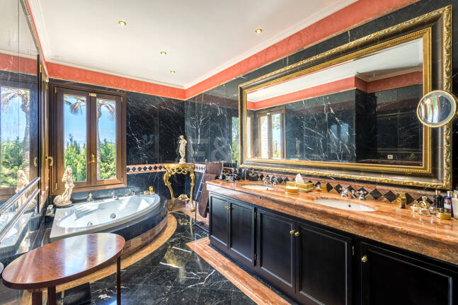 Klassische Architektenvilla von Antonio Bermúdez in Sierra Blanca