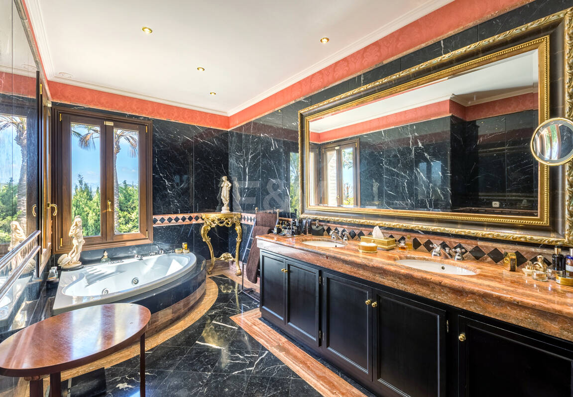 Klassische Architektenvilla von Antonio Bermúdez in Sierra Blanca