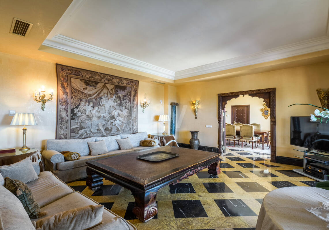 Villa architecturale classique par Antonio Bermúdez dans la prestigieuse Sierra Blanca