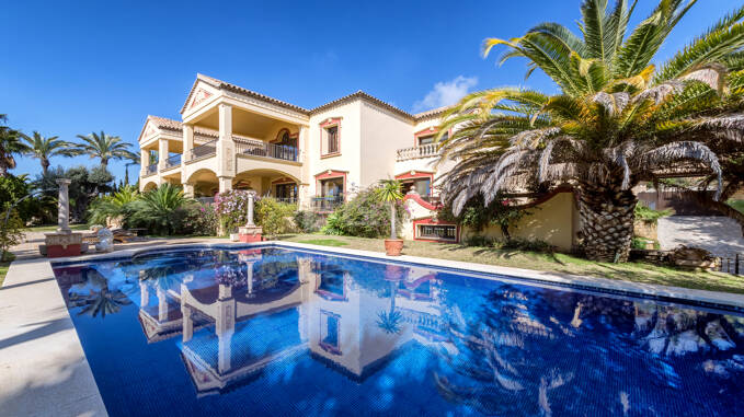 Architectural Classical Villa by Antonio Bermúdez in Prestigious Sierra Blanca