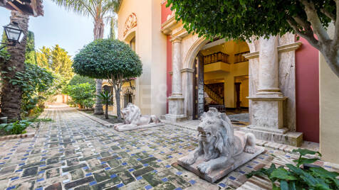 Architectural Classical Villa by Antonio Bermúdez in Prestigious Sierra Blanca