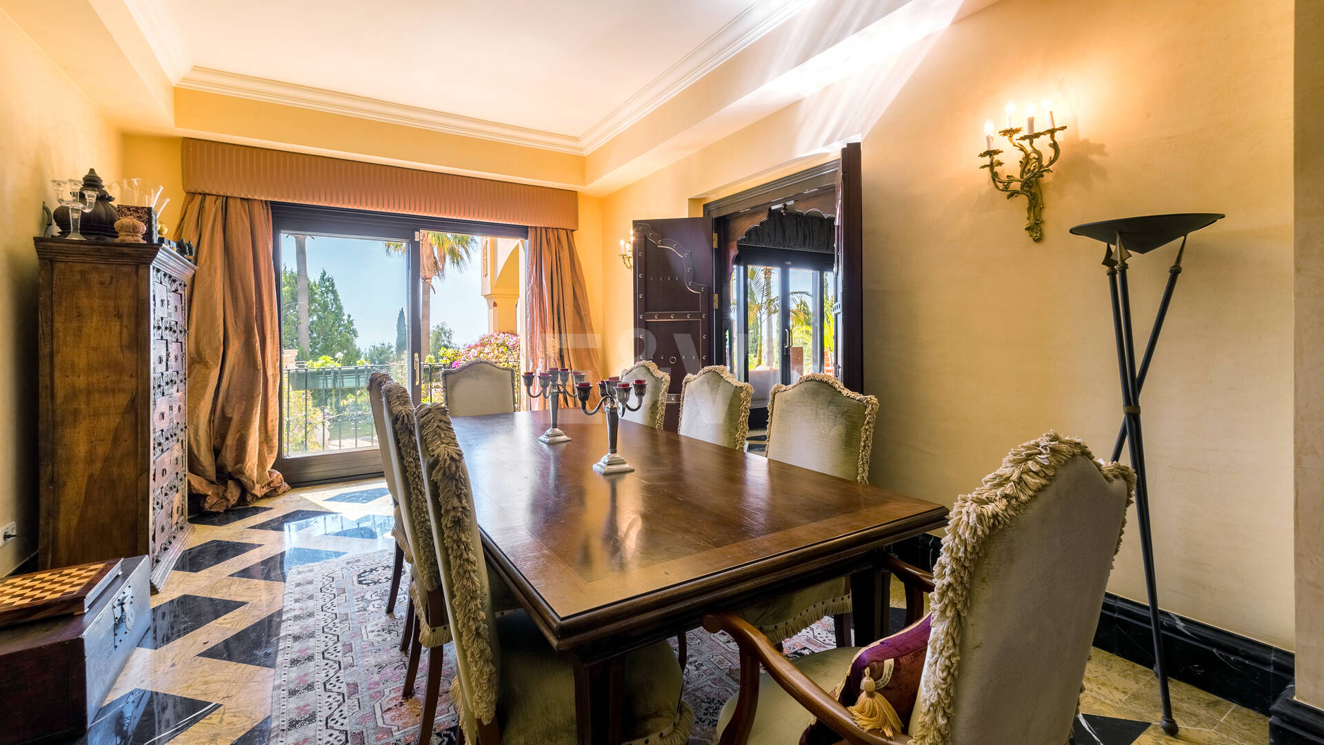 Klassische Architektenvilla von Antonio Bermúdez in Sierra Blanca