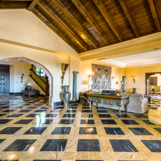 Villa architecturale classique par Antonio Bermúdez dans la prestigieuse Sierra Blanca