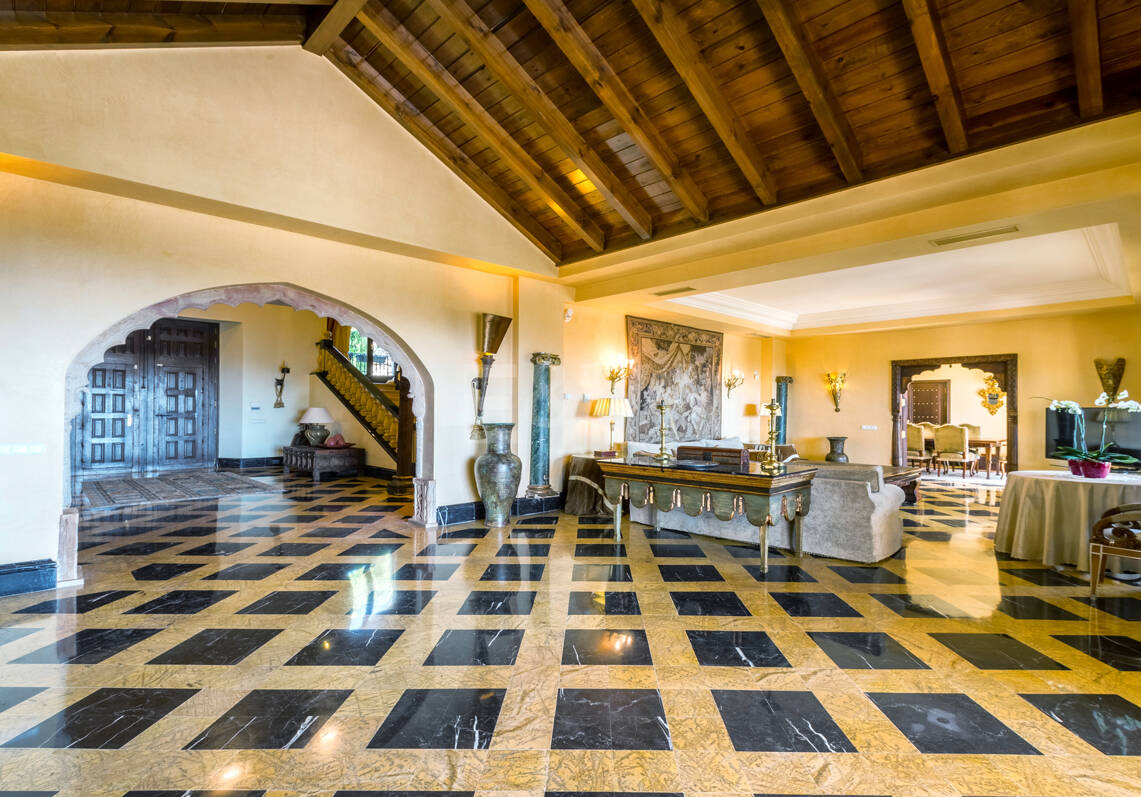 Villa architecturale classique par Antonio Bermúdez dans la prestigieuse Sierra Blanca