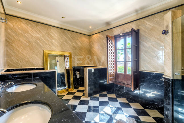 Klassische Architektenvilla von Antonio Bermúdez in Sierra Blanca