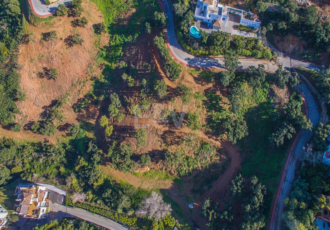 Great Investment Plot in La Mairena for 12 Villas
