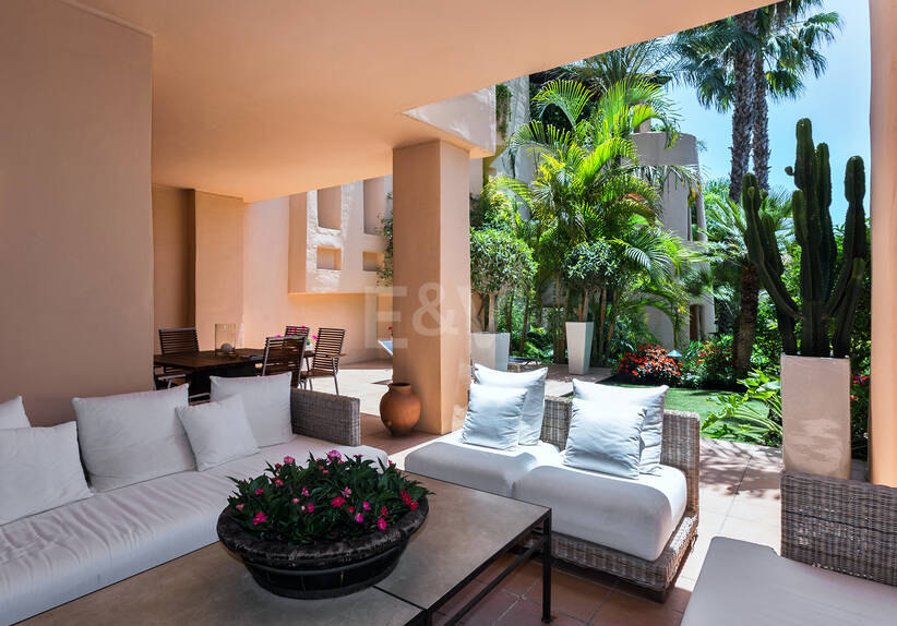 Beautiful Designer Apartment in Mansion Club