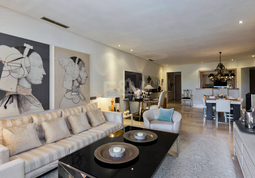 Beautiful Designer Apartment in Mansion Club
