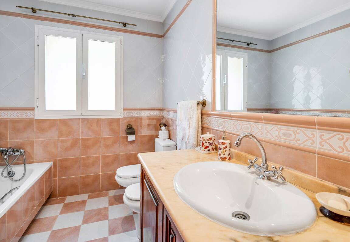 Villa à Marbella avec une vue imprenable sur la mer