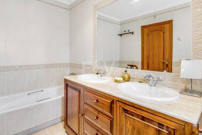 Villa à Marbella avec une vue imprenable sur la mer