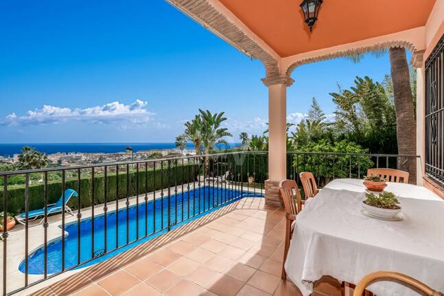 Villa à Marbella avec une vue imprenable sur la mer