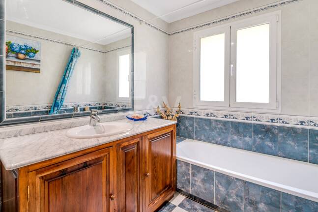 Villa à Marbella avec une vue imprenable sur la mer