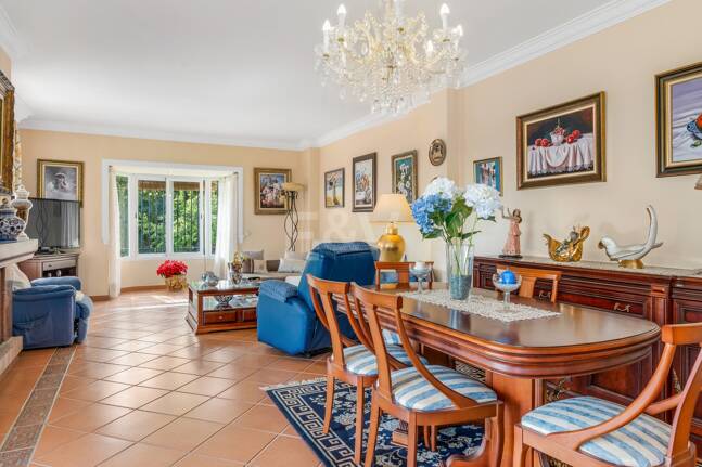 Villa à Marbella avec une vue imprenable sur la mer