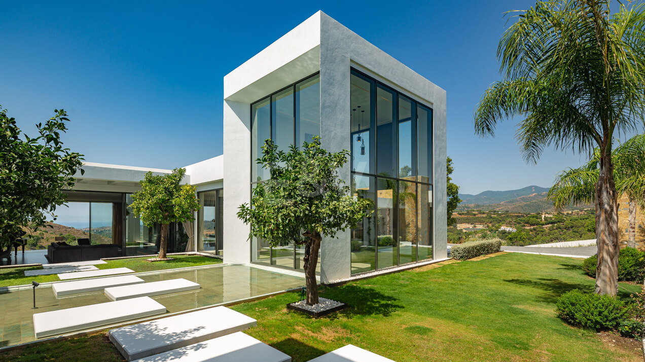 Hochmoderne Villa im Marbella Club Golf Resort mit Panoramablick auf das Meer