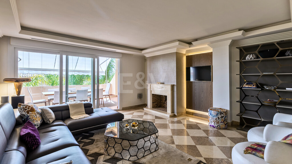 Designer Apartment in Vista Real (EN ANGLAIS)