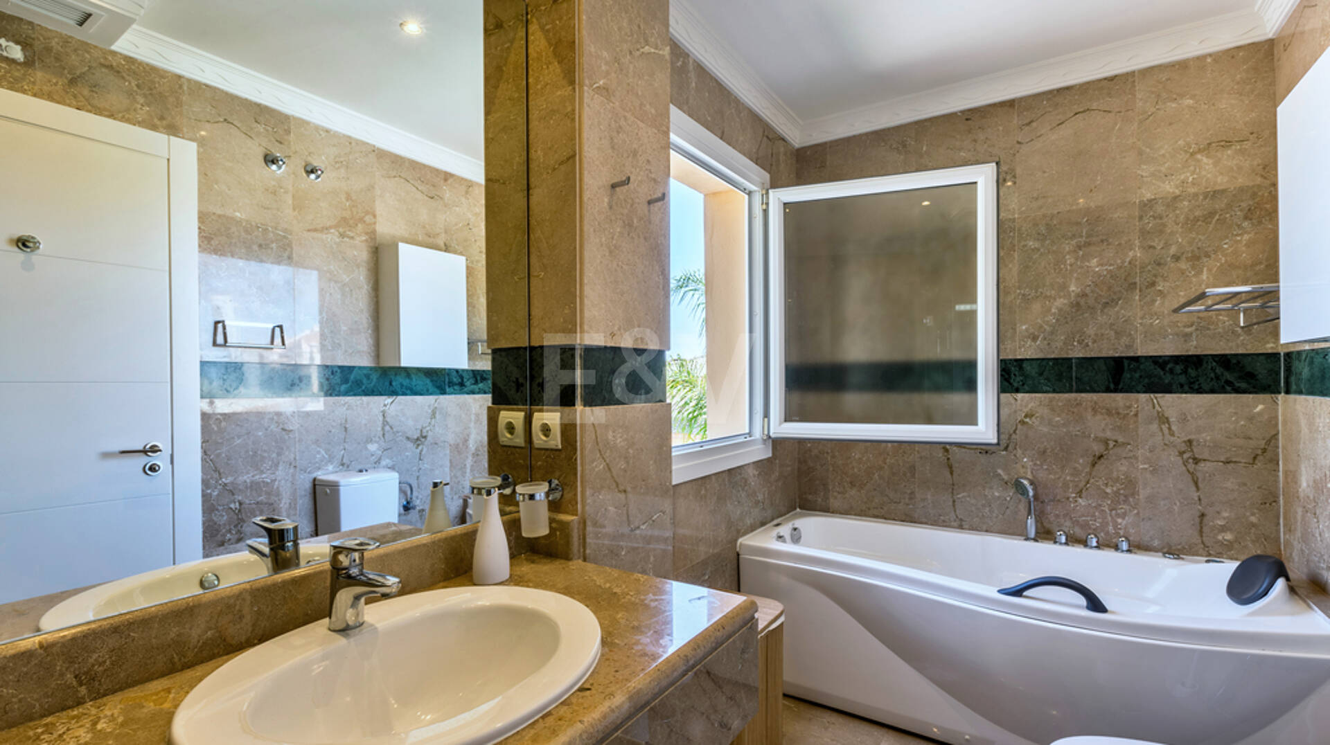 Designer Apartment in Vista Real