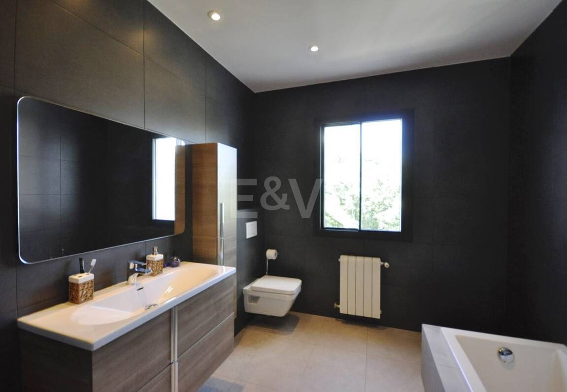 Modern villa in Nueva Andalucia. Price per week from €8.500