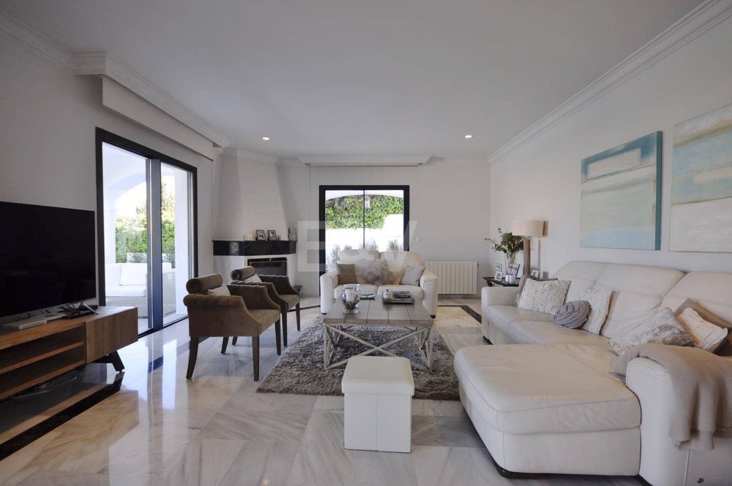 Modern villa in Nueva Andalucia. Price per week from €8.500