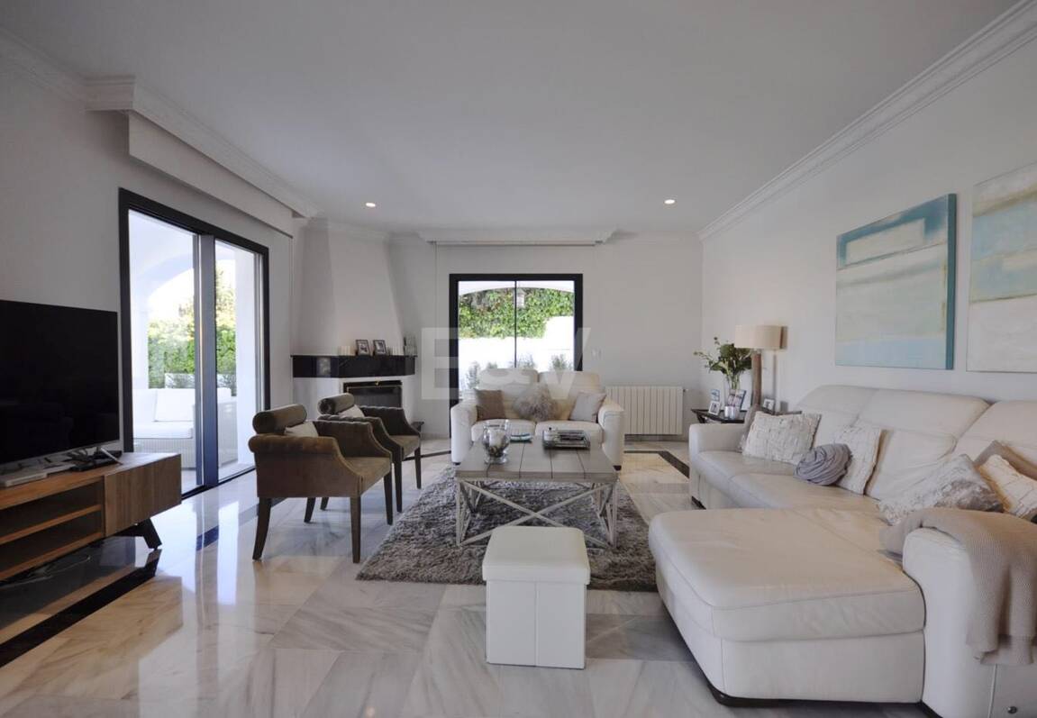 Modern villa in Nueva Andalucia. Price per week from €8.500
