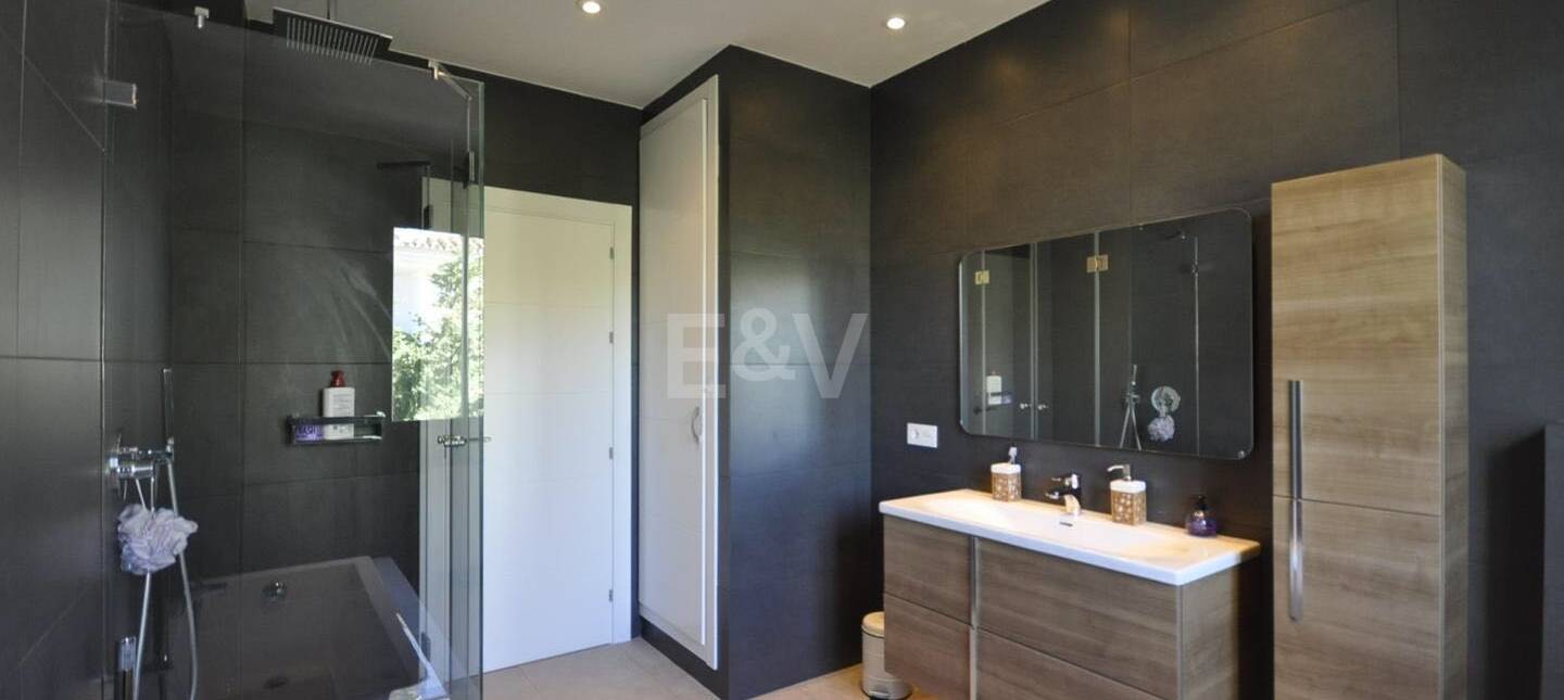 Modern villa i Nueva Andalucia