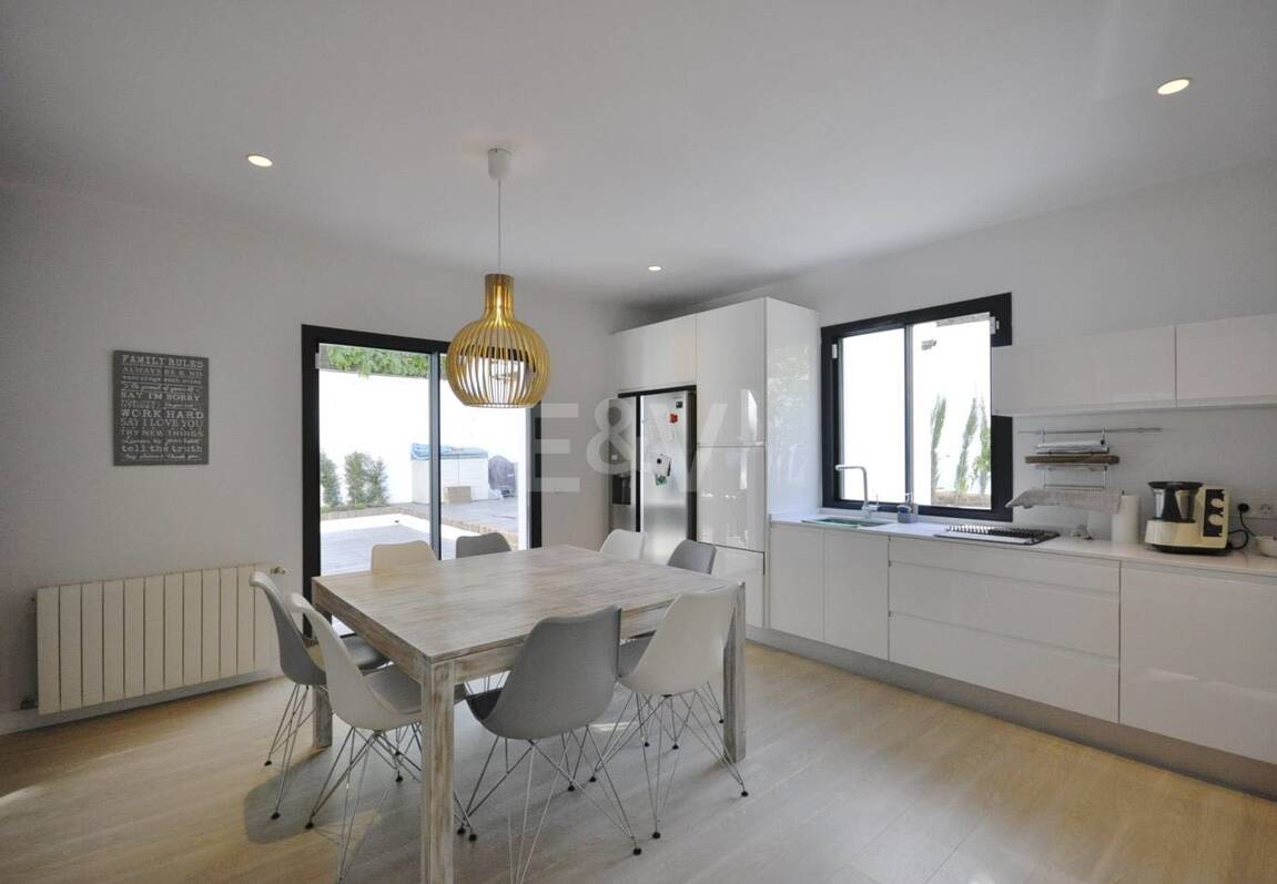 Modern villa in Nueva Andalucia. Price per week from €8.500