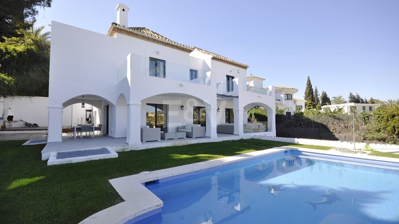 Moderne Villa in Nueva Andalucia. Preis pro Woche ab €8.500