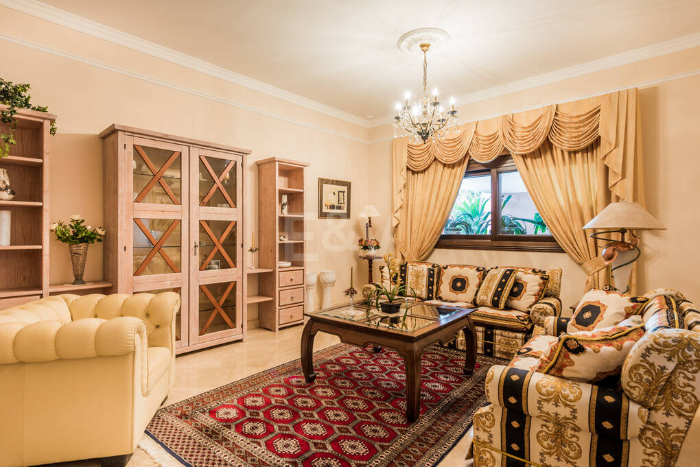 Klassiskt mästerverk i Sierra Blanca med fantastisk havsutsikt