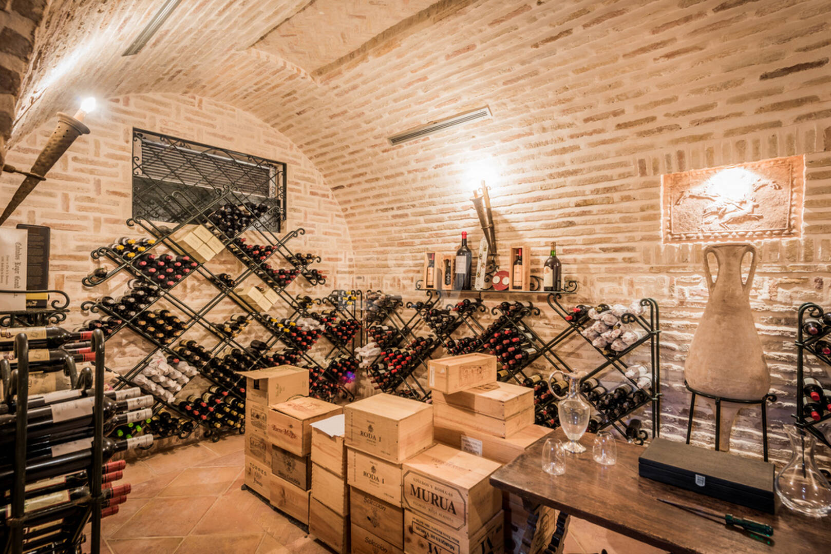 Chef-d'œuvre classique en Sierra Blanca avec vue magnifique sur la mer