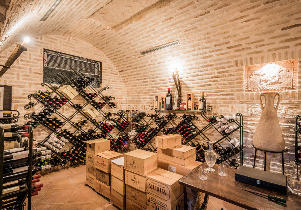 Chef-d'œuvre classique en Sierra Blanca avec vue magnifique sur la mer