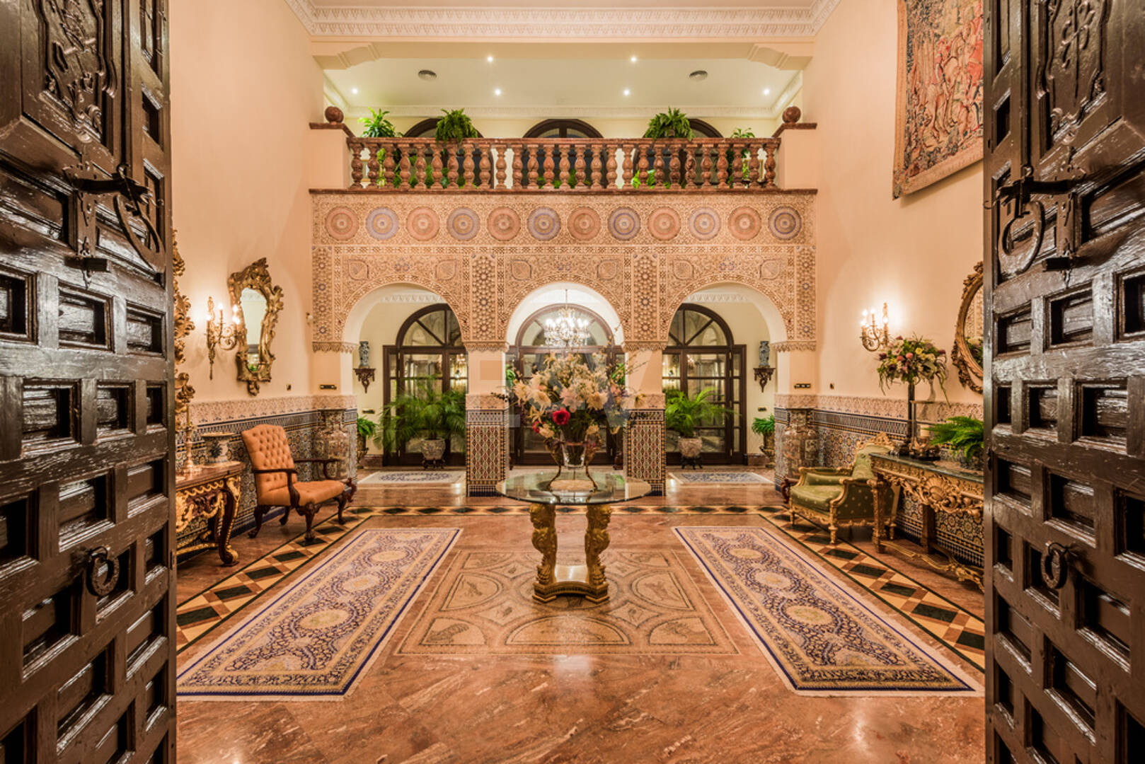 Chef-d'œuvre classique en Sierra Blanca avec vue magnifique sur la mer