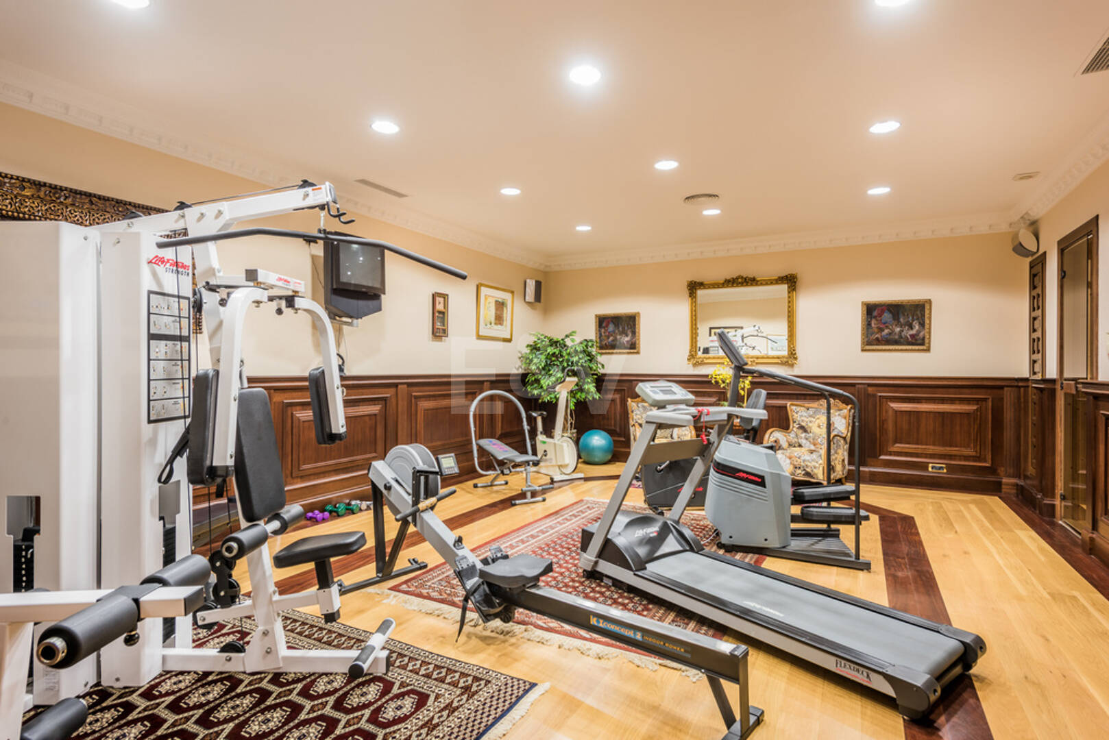 Chef-d'œuvre classique en Sierra Blanca avec vue magnifique sur la mer