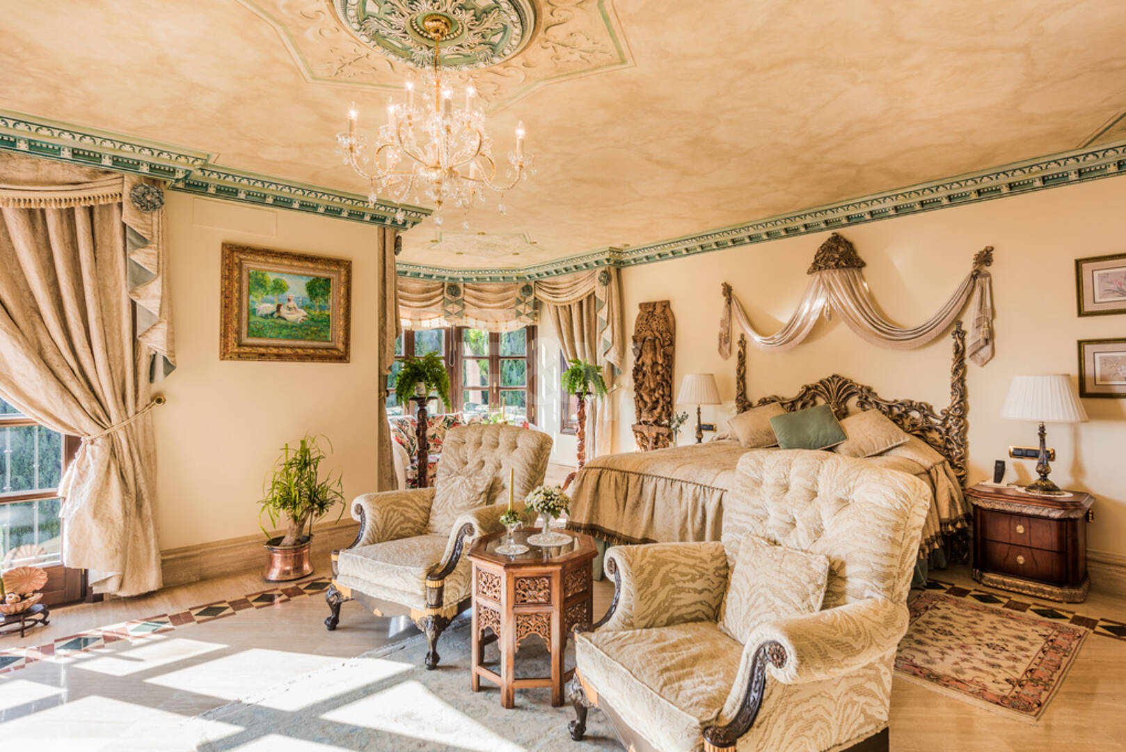 Chef-d'œuvre classique en Sierra Blanca avec vue magnifique sur la mer