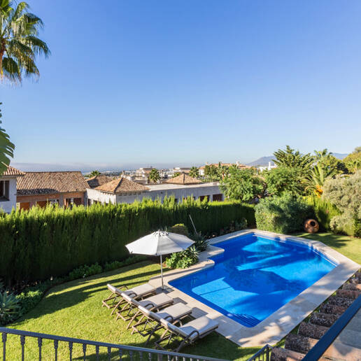 Bungalow i Sierra Blanca med takterrass