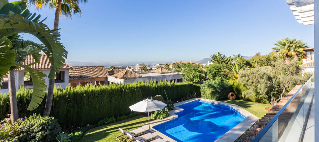 Bungalow i Sierra Blanca med takterrass