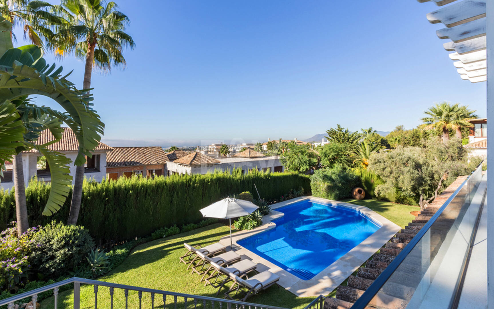 Bungalow en Sierra Blanca con azotea y vistas solo disponible para corta temporada